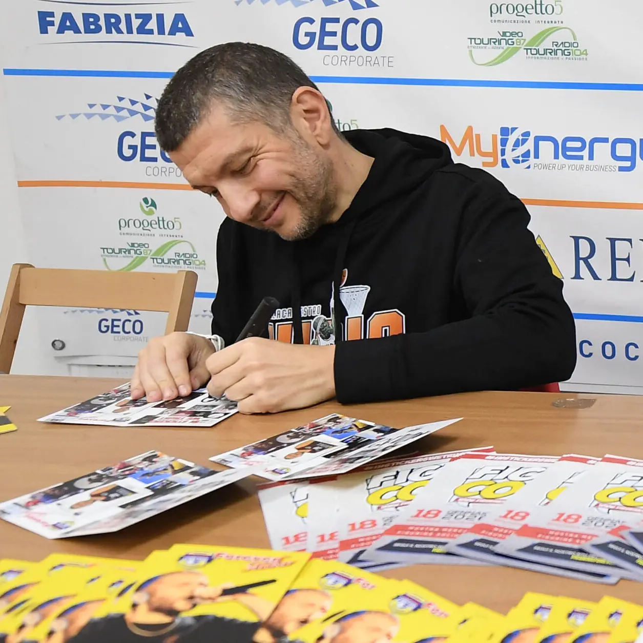 Reggio, il rapper Kento in neroarancio per una iniziativa solidale