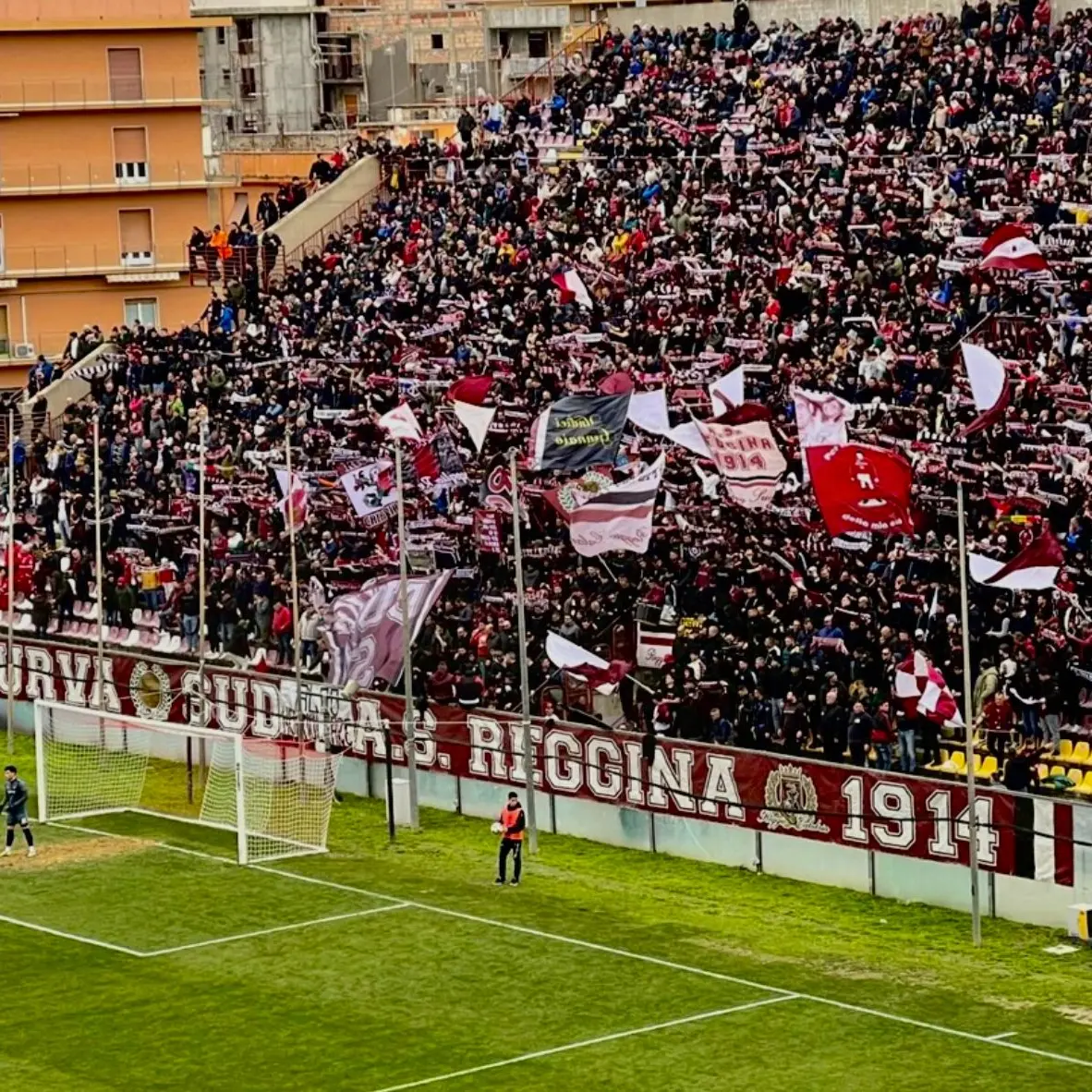 Messina-Reggina, il prefetto peloritano vieta il derby ai tifosi amaranto e chiede i documenti ai giallorossi