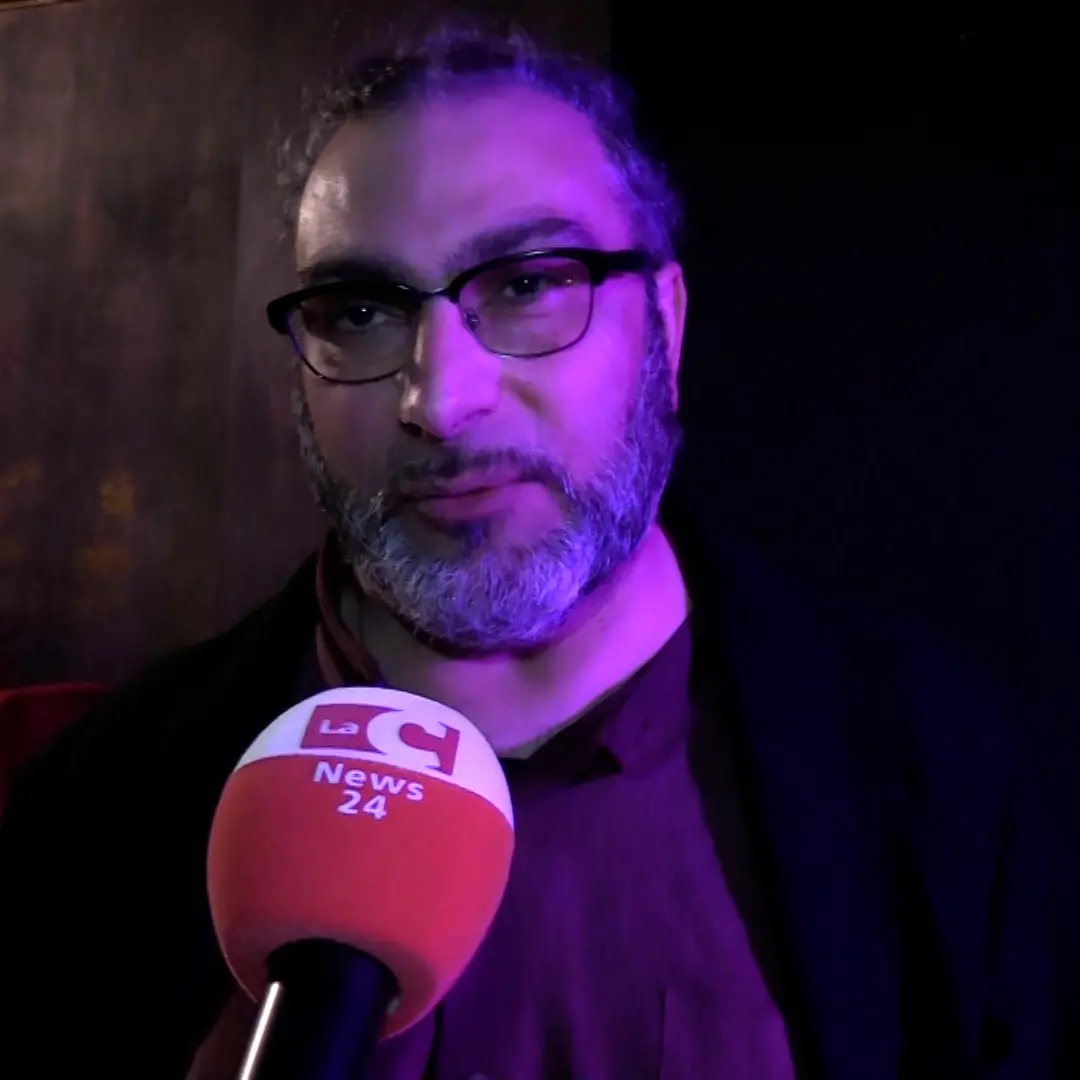 Il peso dell’oblio e la leggerezza del pop: Domenico Loddo e il teatro che racconta gli invisibili