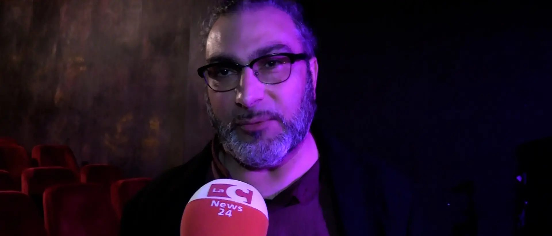 Il peso dell’oblio e la leggerezza del pop: Domenico Loddo e il teatro che racconta gli invisibili