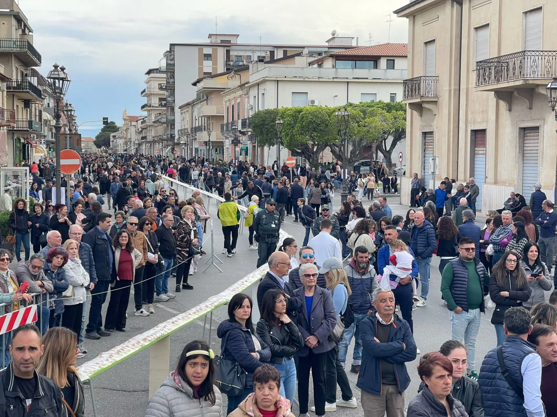 Circa 550 metri di dolcezza, a Siderno una “sguta” da record