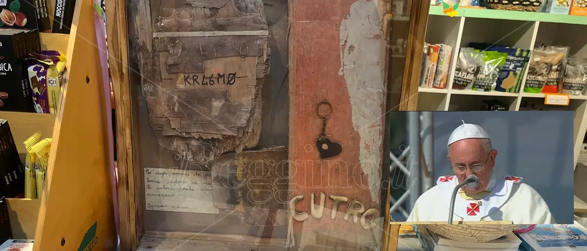 A Reggio “frammenti” del naufragio di Cutro che addolorò Papa Francesco - VIDEO