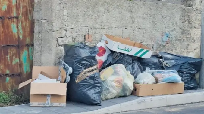 San Ferdinando: interruzione raccolta dei rifiuti, l'amministrazione reagisce a muso duro