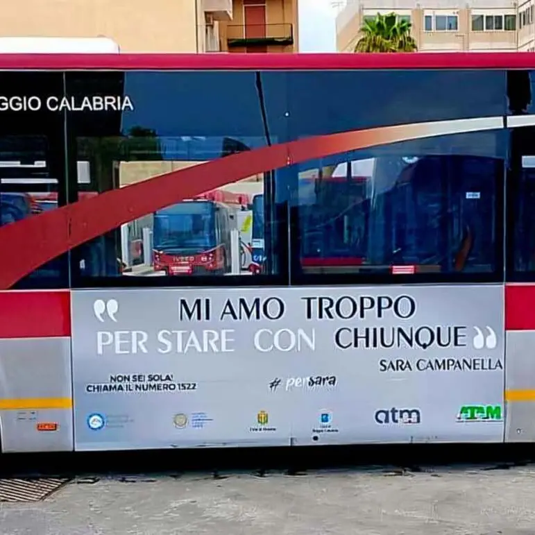 «Mi amo troppo per stare con chiunque», Reggio ricorda Sara Campanella con un bus a lei dedicato
