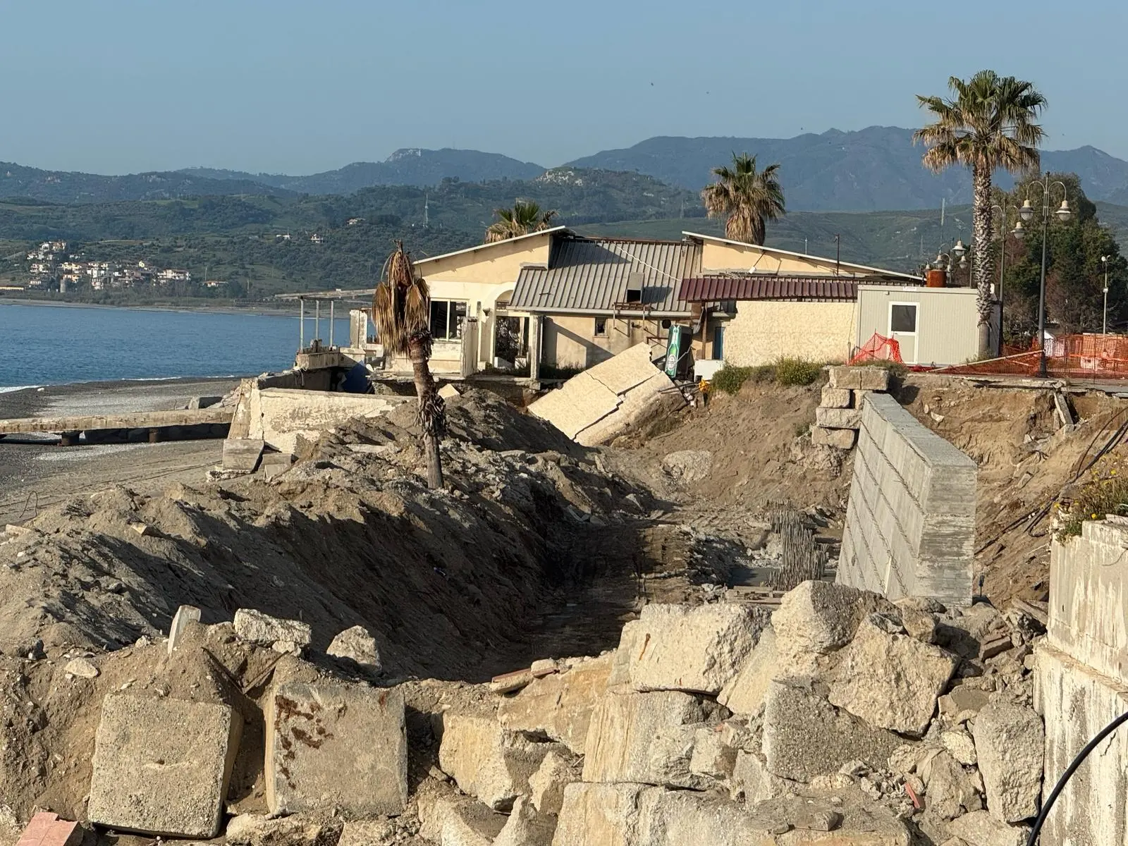 Triathlon Riviera Cristallina, Gruppo Consiliare SiAmo Bovalino: «Ad accogliere visitatori sarà uno scenario tutt’altro che decoroso»