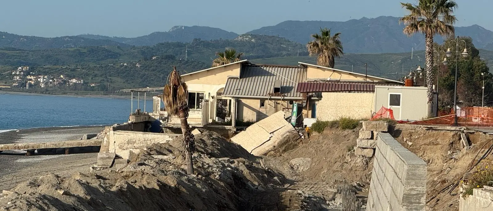 Triathlon Riviera Cristallina, Gruppo Consiliare SiAmo Bovalino: «Ad accogliere visitatori sarà uno scenario tutt’altro che decoroso»