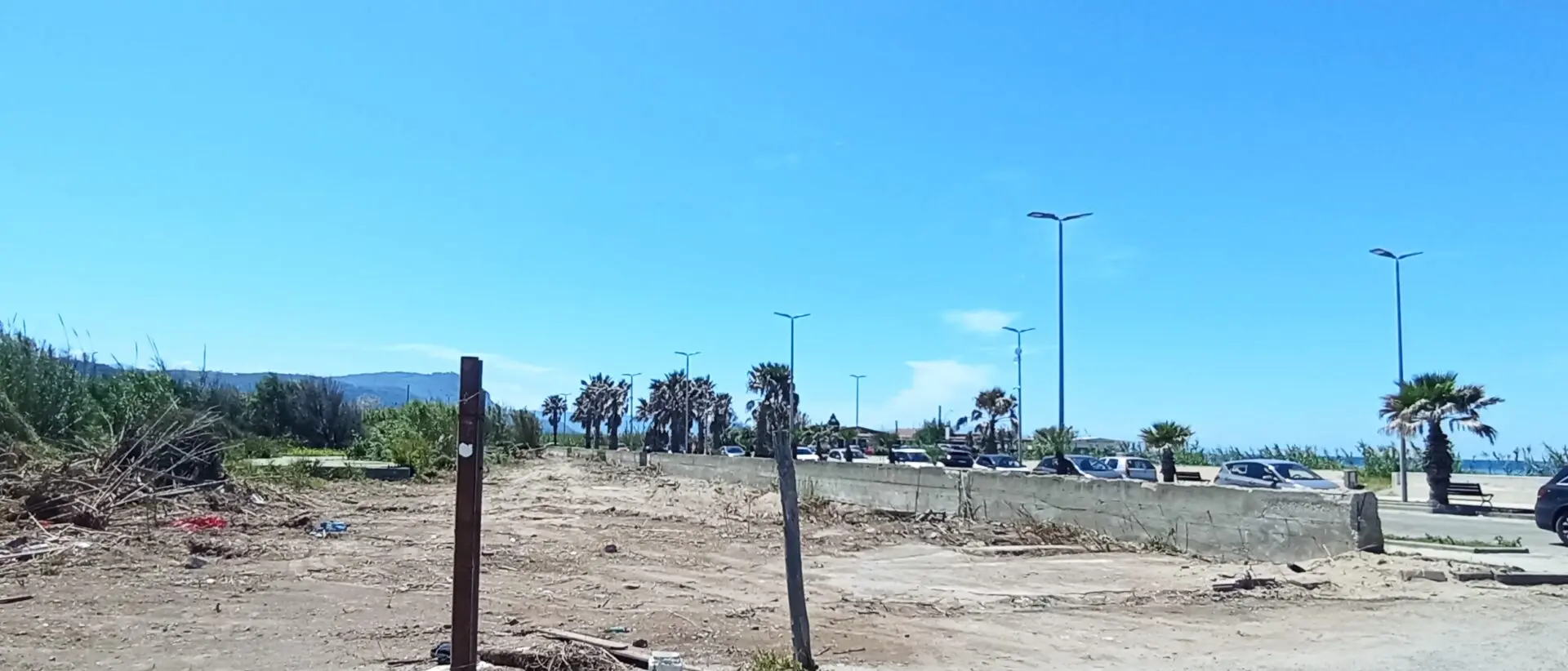 Lungomare di Gioia Tauro, bonificata un'area da tempo in stato di abbandono: «Bisogna stabilire che destinazione dargli»