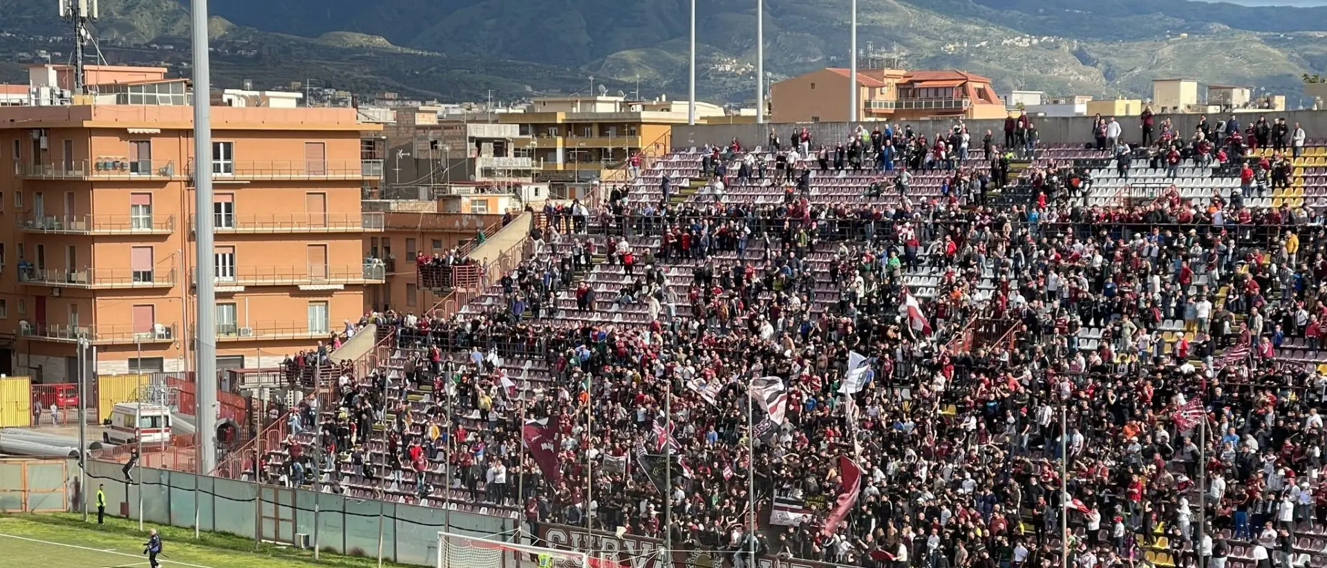 La Reggina batte il Castrumfavara 3-1 e resta a -1 dal Siracusa. Ultimi 90 minuti decisivi per la serie C