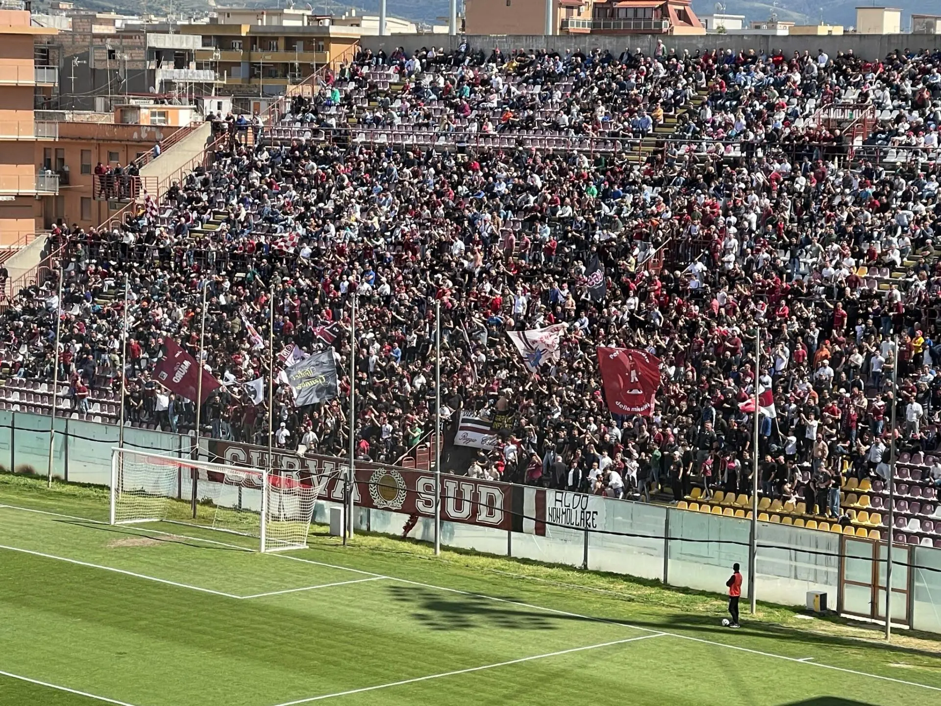 La Reggina travolge il Castrumfavara e tiene vivo il sogno promozione
