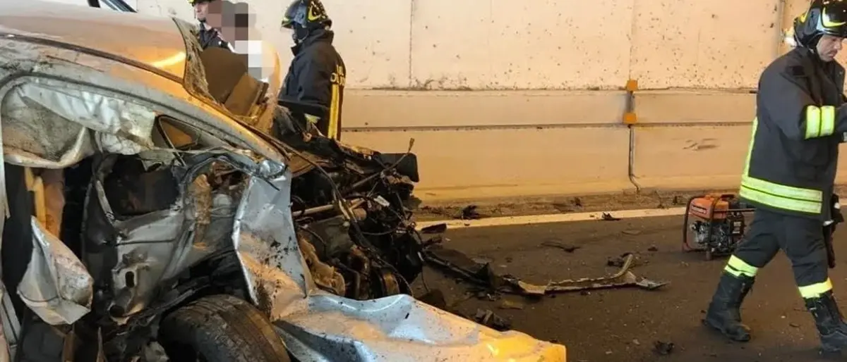 Ancora una tragedia sulla statale 106: tra Grotteria e Locri uomo si schianta contro una galleria dopo avere perso il controllo del veicolo