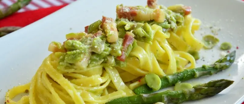 LA RICETTA DEL GIORNO | Pasta con asparagi e pancetta, un piatto saporito e gustoso