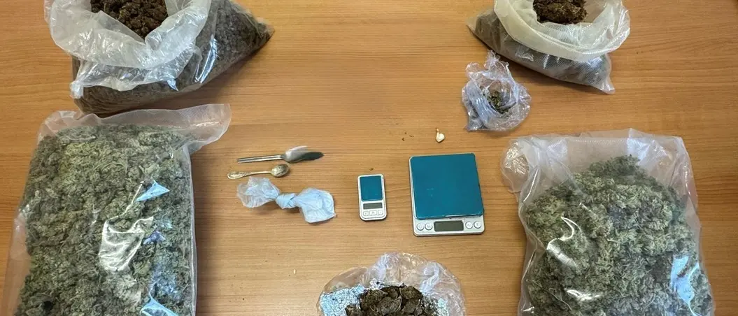 Reggio, sottoposto ad obbligo di dimora trasforma casa in un deposito di droga: arrestato