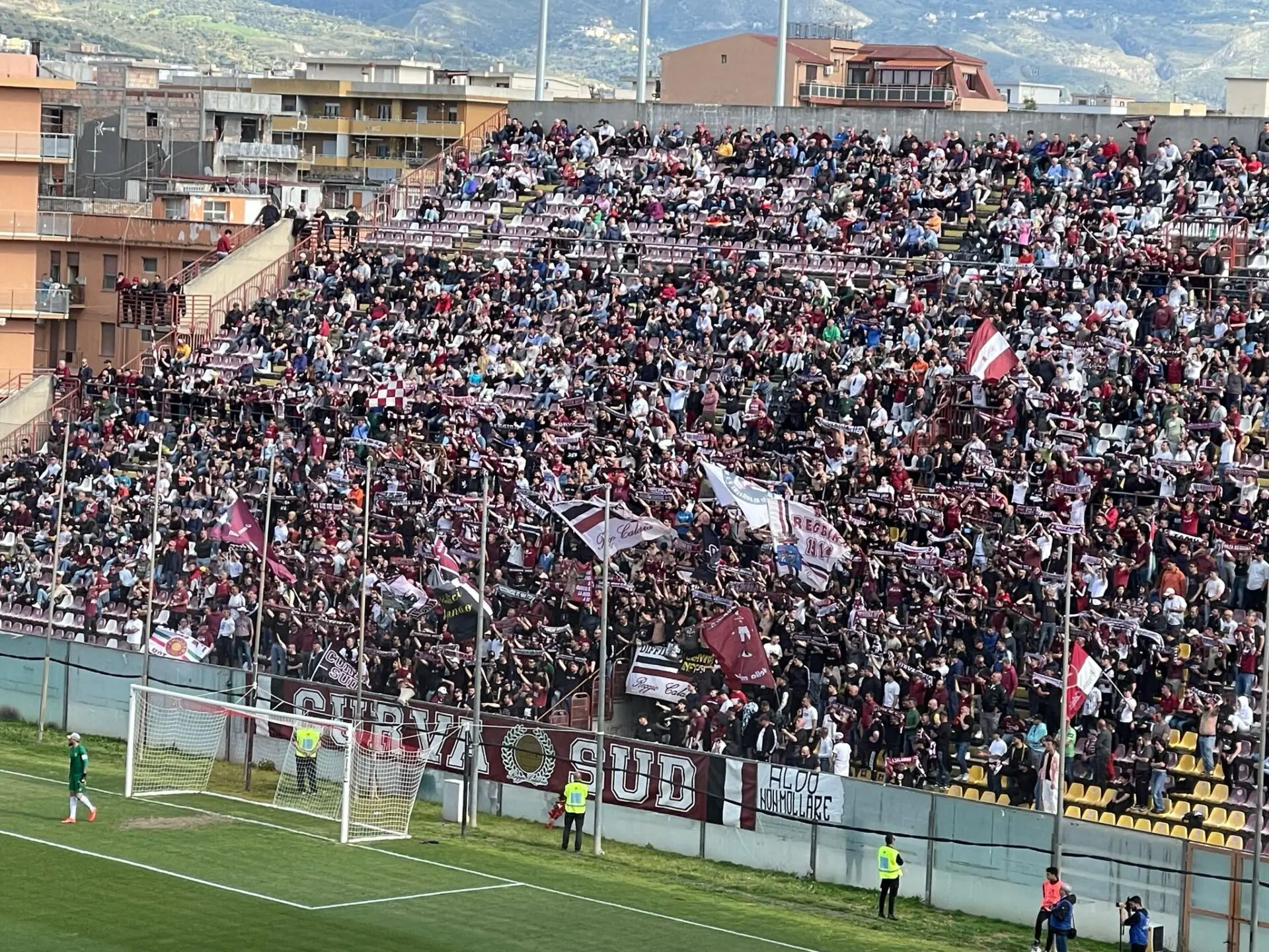 Reggina, l'orgoglio e la passione dei tifosi ha trasformato il Granillo in un fortino