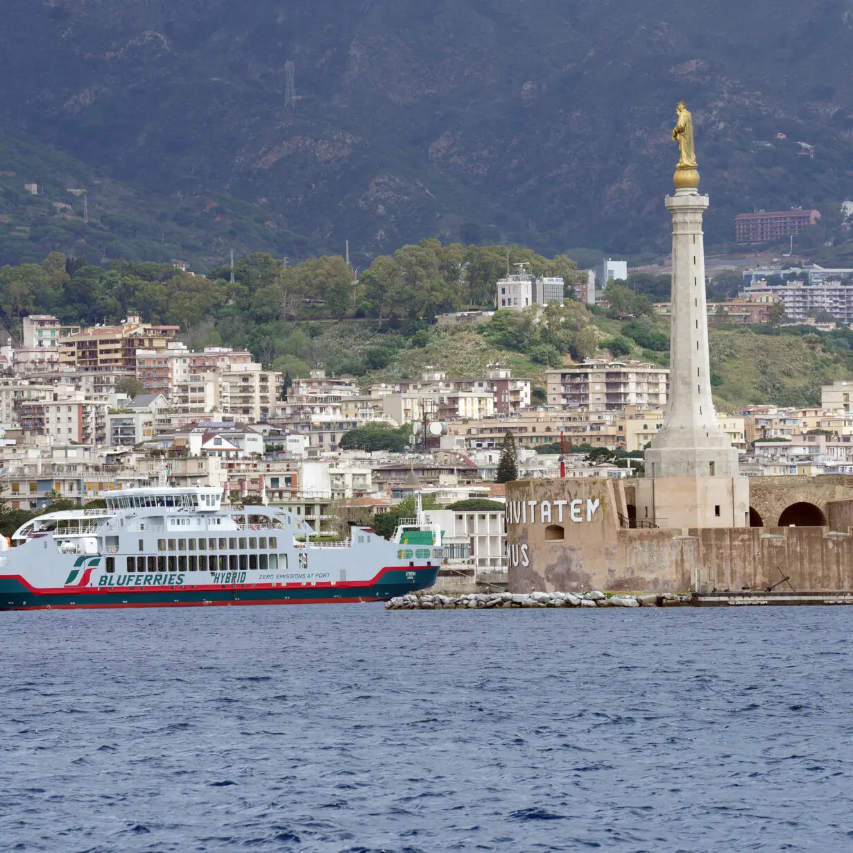 La nuova nave green di Bluferries è arrivata a Messina