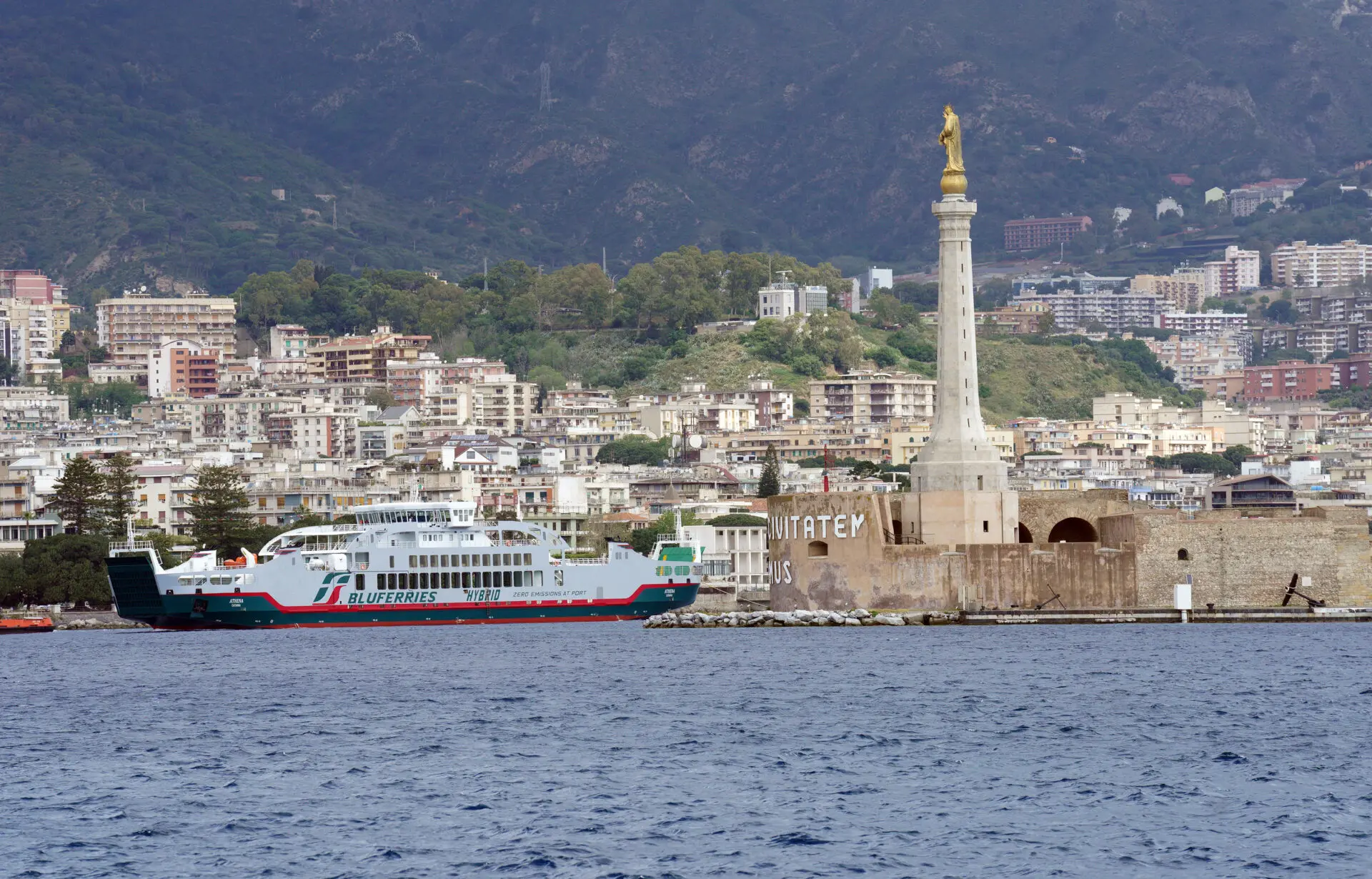 La nuova nave green di Bluferries è arrivata a Messina