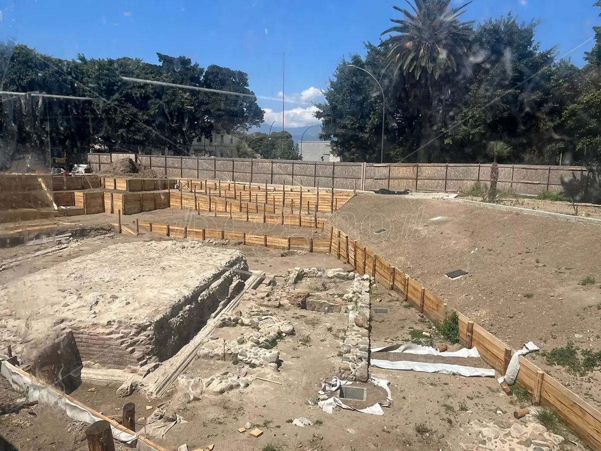 Reggio, Romeo: «Scavi di piazza Garibaldi aperti al pubblico per l'estate». Mallemace: «Dal Mic 400mila euro per ulteriori indagini archeologiche»