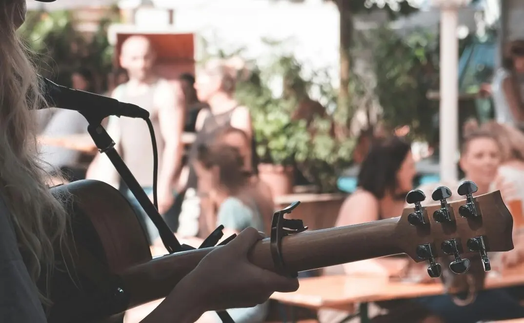 NON C’È NENTI | Tra musica, teatro e il ritorno del derby: Reggio dà il via al primo weekend d’autunno