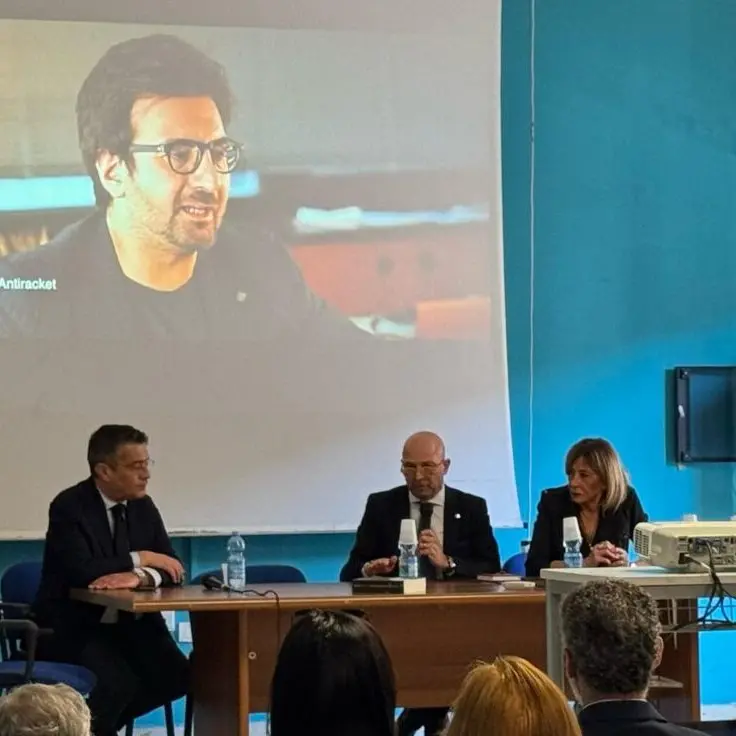 Il lavoro come antidoto alla 'ndrangheta, nel primo maggio di speranza Villa San Giovanni si stringe attorno a Emanuele Ioná - FOTO