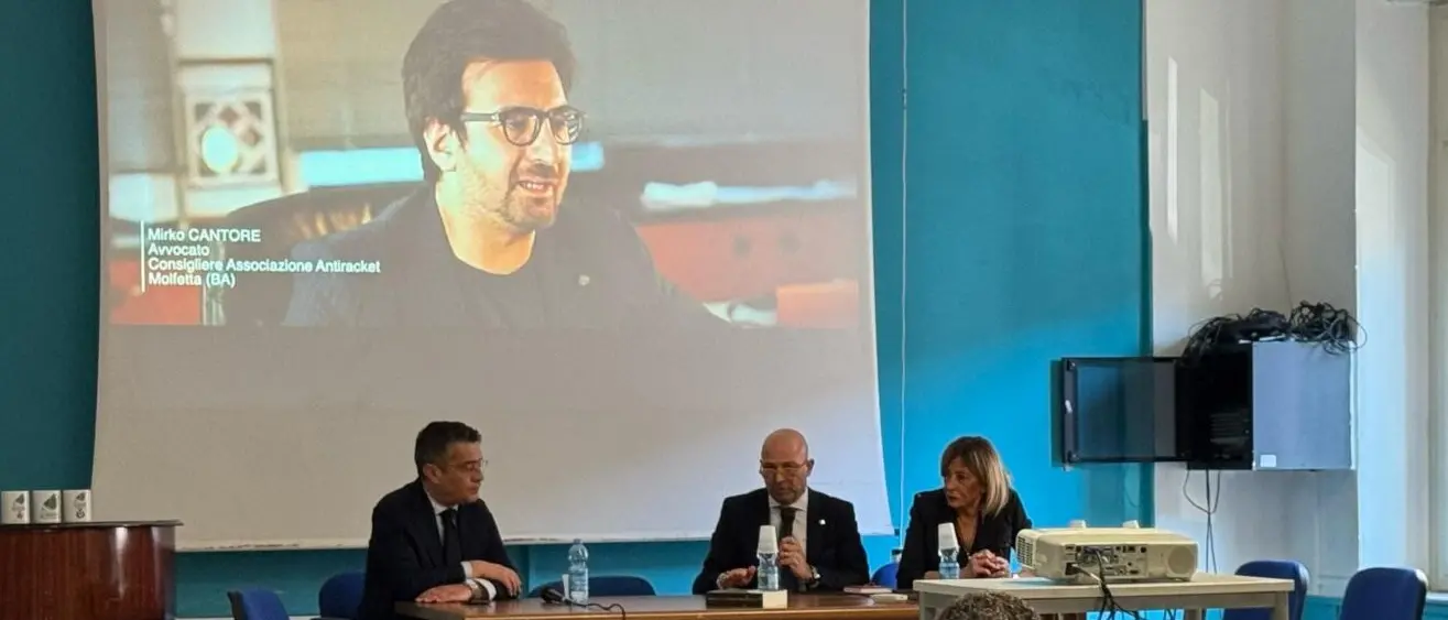 Il lavoro come antidoto alla 'ndrangheta, nel primo maggio di speranza Villa San Giovanni si stringe attorno a Emanuele Ioná - FOTO