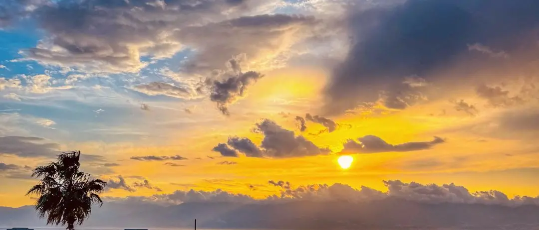 LA FOTO DEL GIORNO | Il sole brilla sempre, anche dopo il tramonto