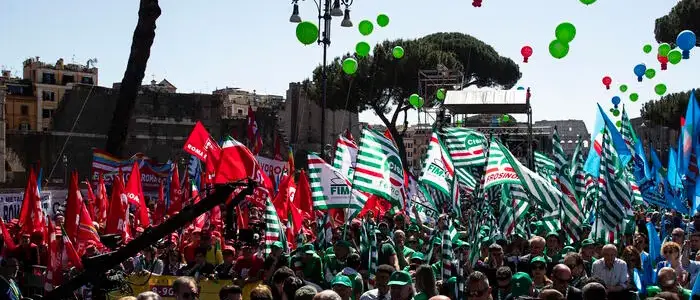 Primo maggio, sindacati in piazza «uniti per un lavoro sicuro». Meloni: «Creati oltre un milione di posti»