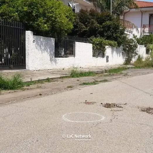 Omicidio a Lamezia Terme, padre uccide il figlio a colpi di pistola e poi si costituisce