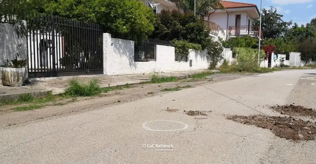 Omicidio a Lamezia Terme, padre uccide il figlio a colpi di pistola e poi si costituisce