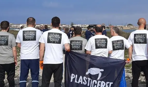 Calabria: detenuti e volontari uniti in azione per ripulire Palmi e costruire una comunità più inclusiva