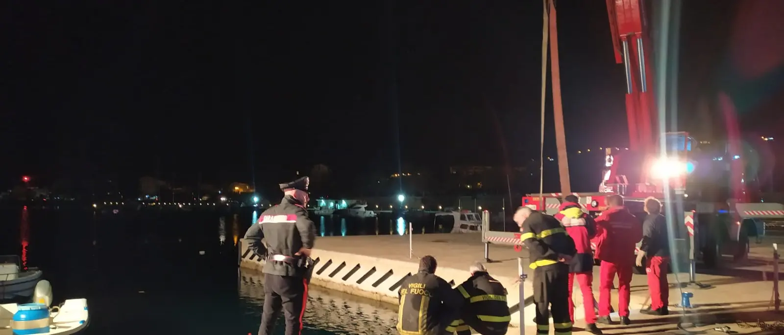 Villa S. G., auto cade in mare. Salvato un uomo
