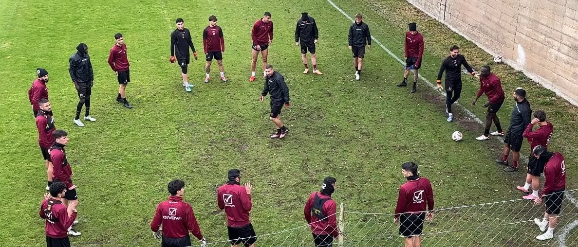 Reggina, l’ultima battaglia per un sogno chiamato Serie C: 23 convocati per San Cataldo
