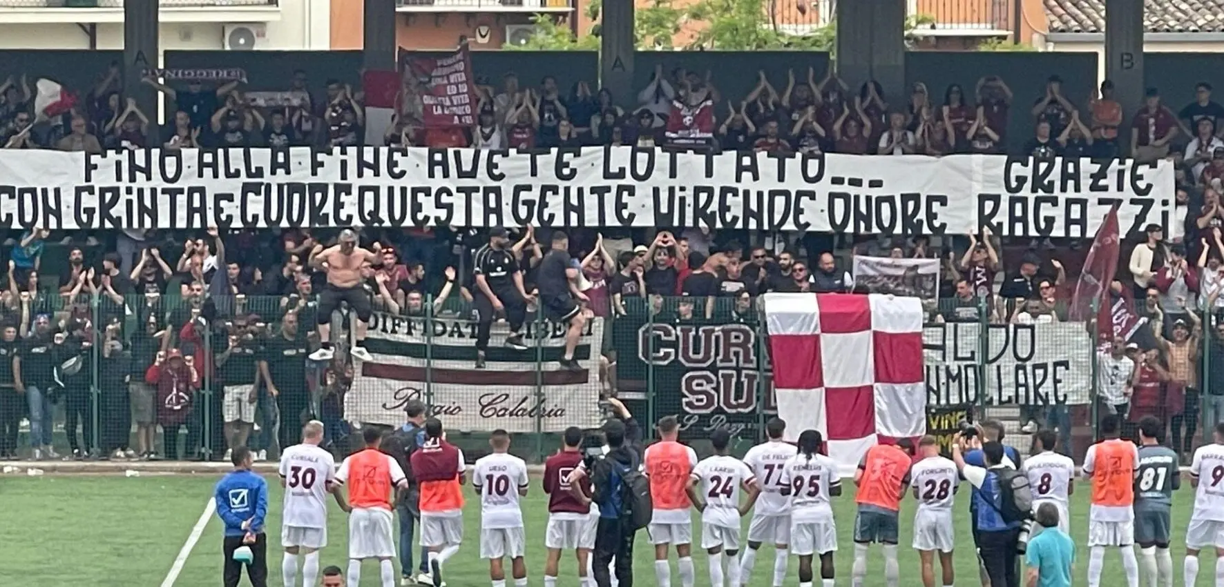 La Reggina vince a San Cataldo ma il Siracusa vola in Serie C: resta l’orgoglio per chi ha lottato fino alla fine