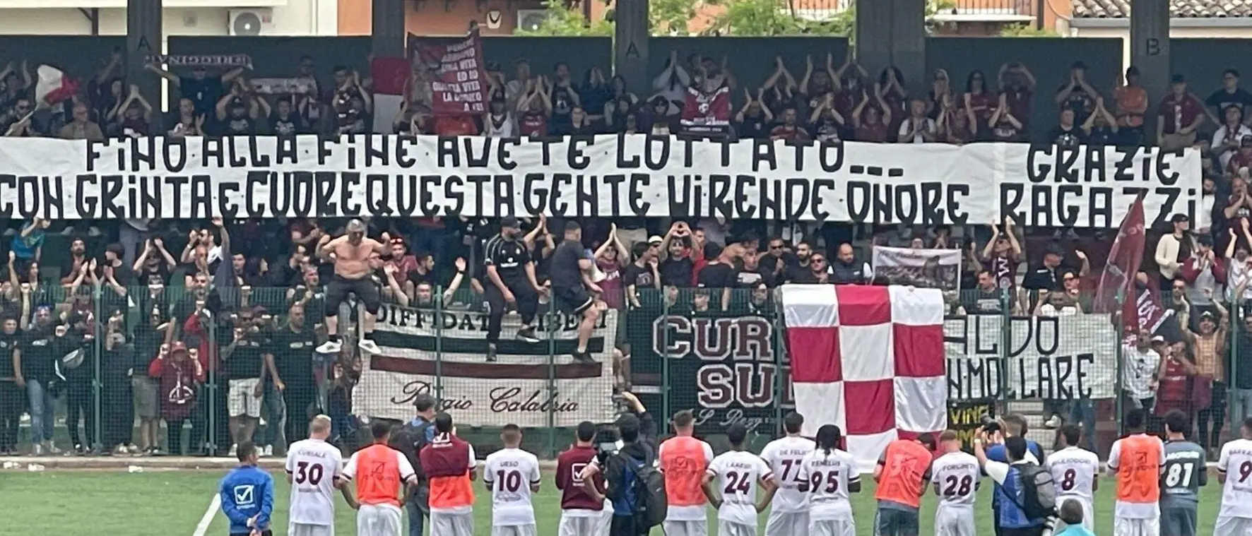 La Reggina vince a San Cataldo ma il Siracusa vola in Serie C: resta l’orgoglio per chi ha lottato fino alla fine