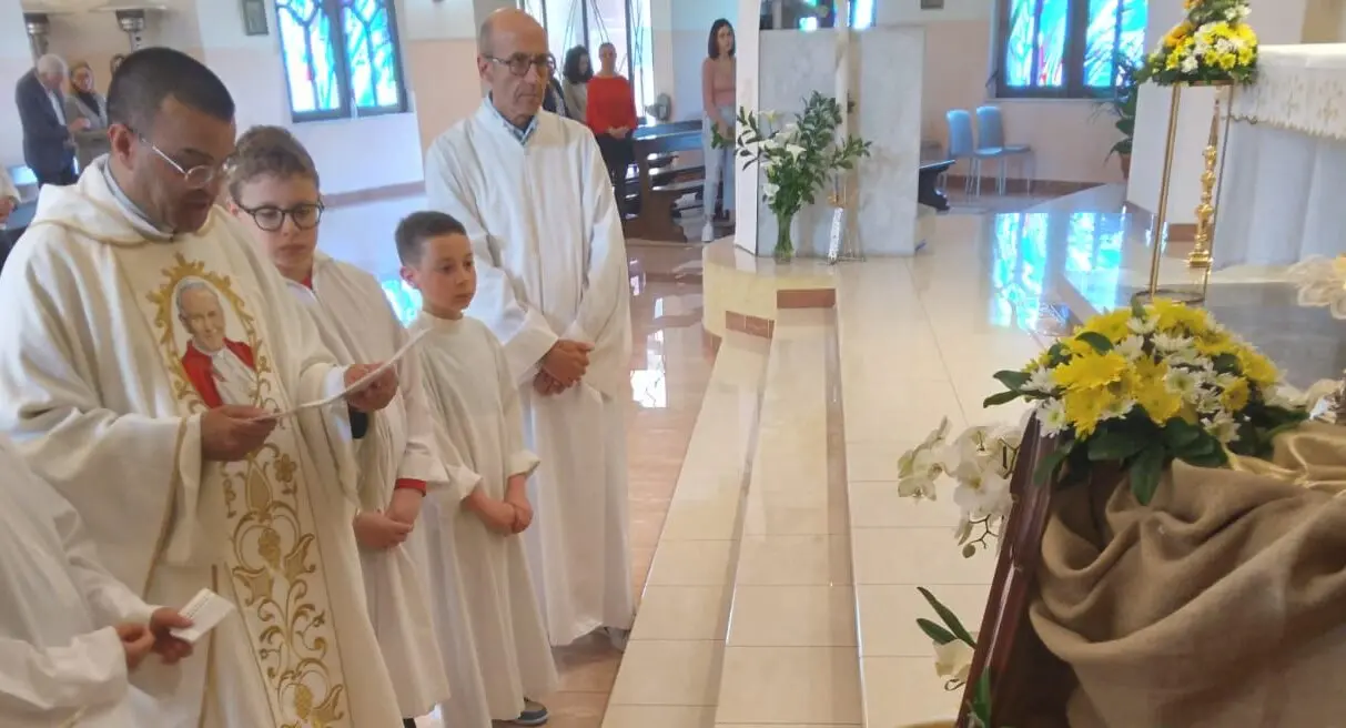 A Masella l’abbraccio delle reliquie di San Giovanni Paolo II: fede, preghiera e speranza