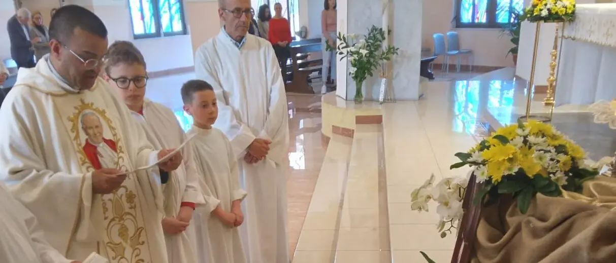 A Masella l’abbraccio delle reliquie di San Giovanni Paolo II: fede, preghiera e speranza