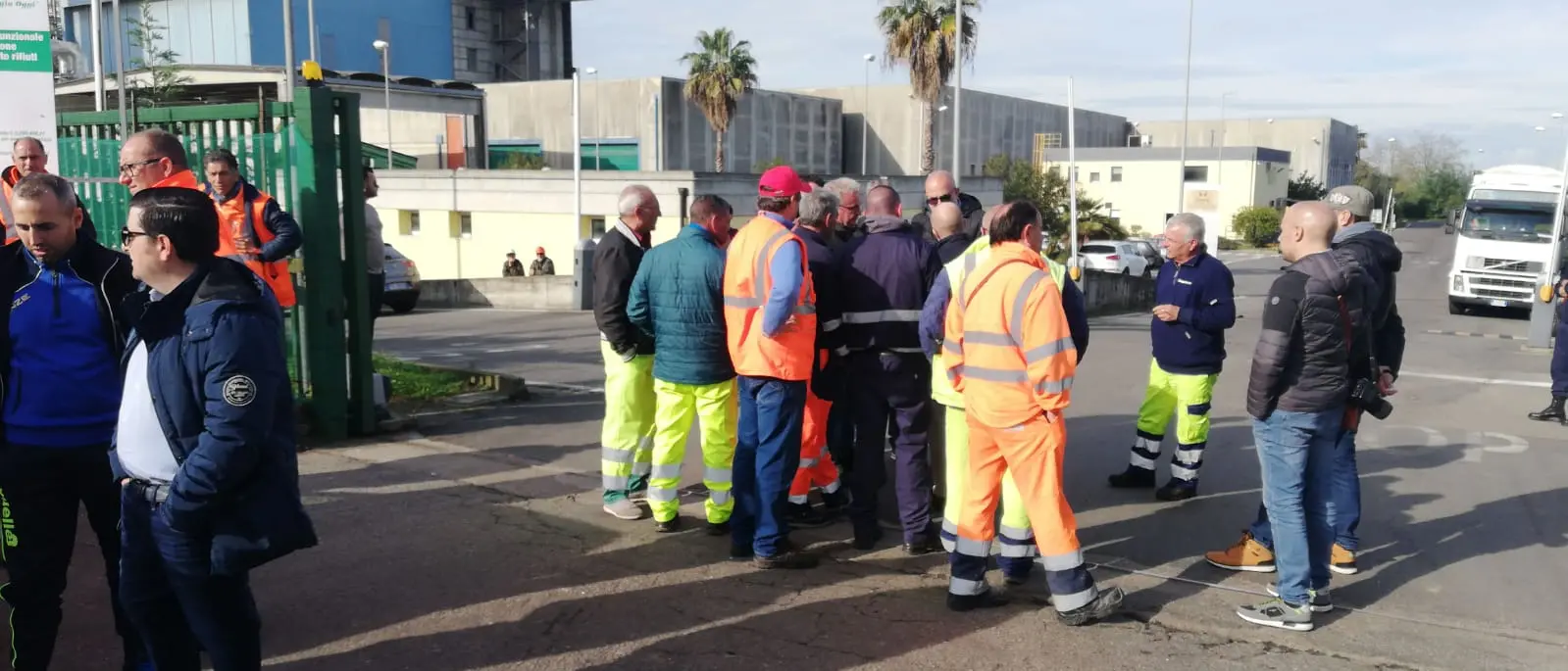Caos rifiuti, sindaci sul piede di guerra a Gioia: solo quattro comuni potranno conferire