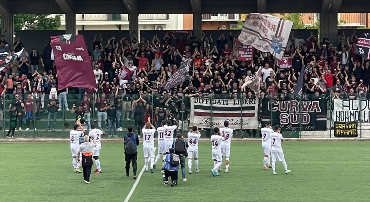 La Reggina cade in piedi e a testa alta: la stagione non è ancora finita