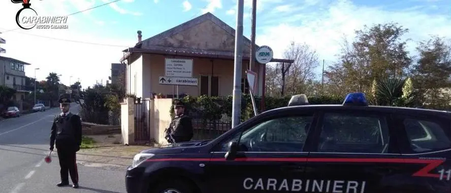 Ladro di borse arrestato. Incastrato grazie al tatuaggio