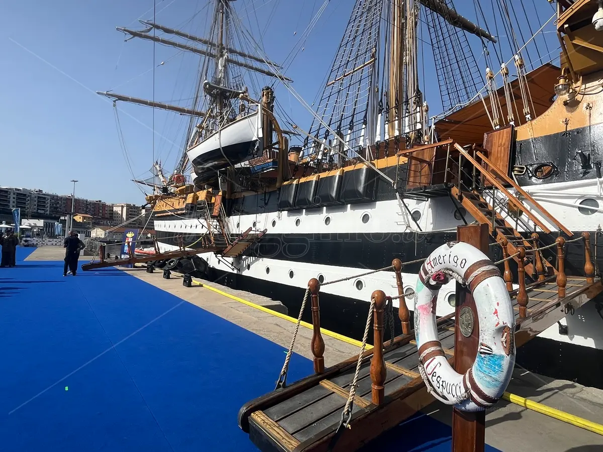 Il fascino del Vespucci conquista Reggio: boom di visitatori per l'undicesima tappa del Tour Mediterraneo
