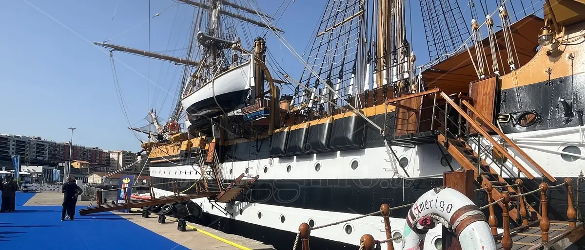 Il fascino del Vespucci conquista Reggio: boom di visitatori per l'undicesima tappa del Tour Mediterraneo
