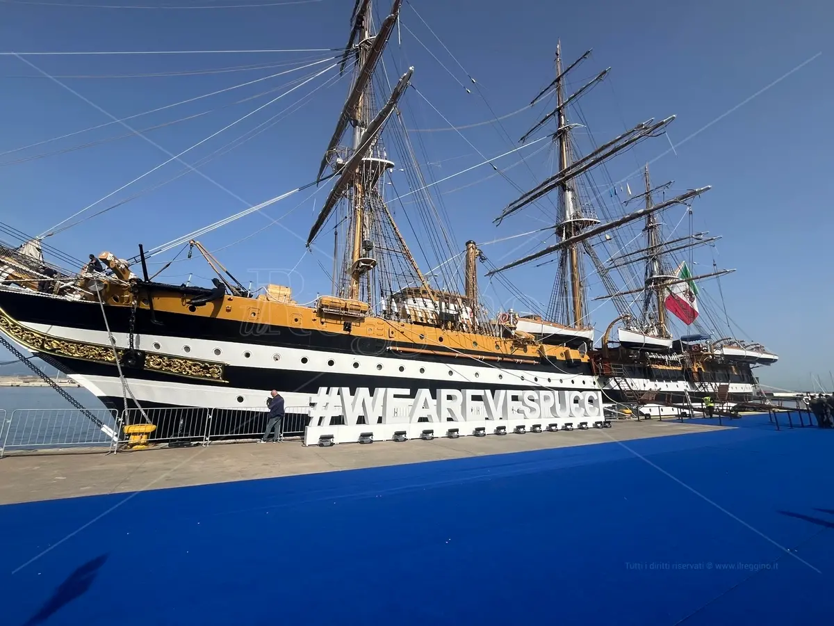 Ricordo e Memoria: la tappa dell'Amerigo Vespucci a Reggio tra cerimonie, impegno e commossa orazione per il Comandante Natale de Grazia - VIDEO