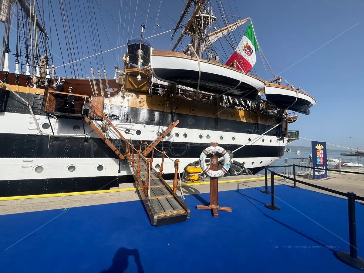 Reggio, sulla Vespucci con il cuore: l’abbraccio dell’inclusione ai ragazzi dell’AIPD