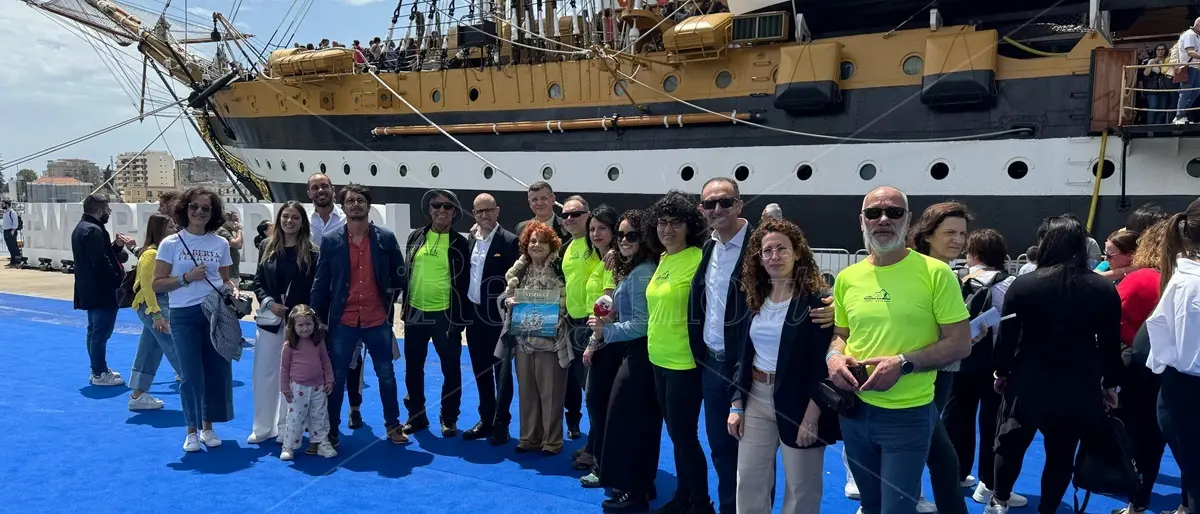 Dall’Amerigo Vespucci un segnale di memoria e speranza: il porto di Scilla sarà intitolato al Capitano Natale de Grazia - FOTO