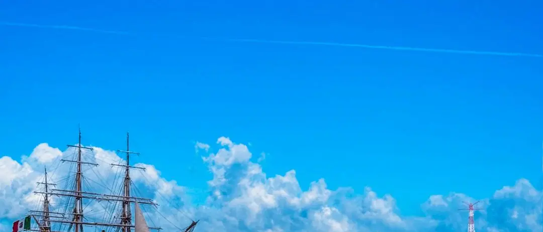 La Vespucci nello Stretto: eleganza a vele spiegate tra mito e identità