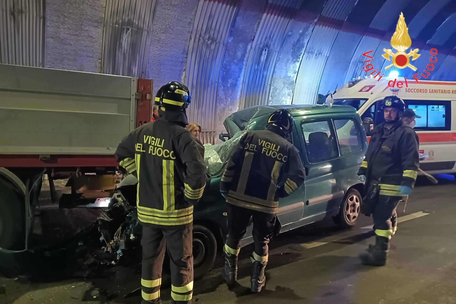 Grave incidente stradale in Calabria, due morti