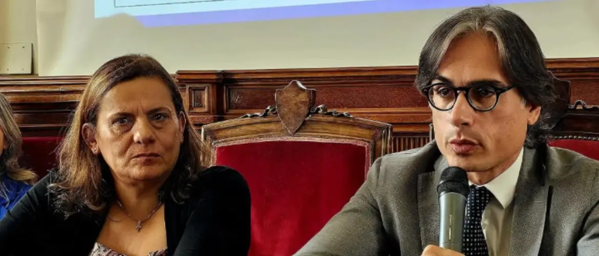 Reggio, residenza anagrafica e “stazioni di posta” per senza dimora: ok a due progetti in Giunta