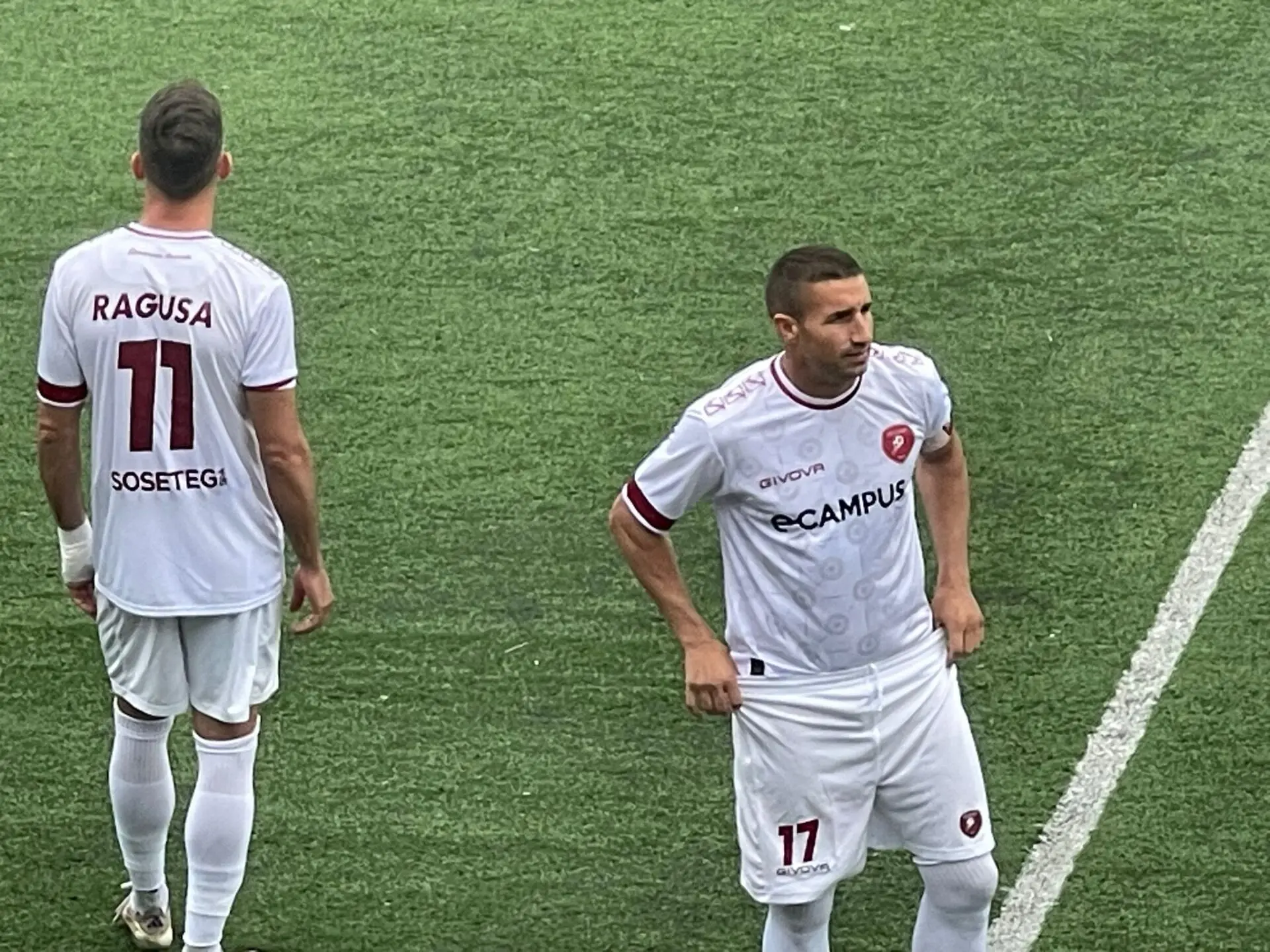 Barillà e Ragusa testimonial dell’identità amaranto: i senatori sono il simbolo di una squadra che si stringe nei momenti difficili