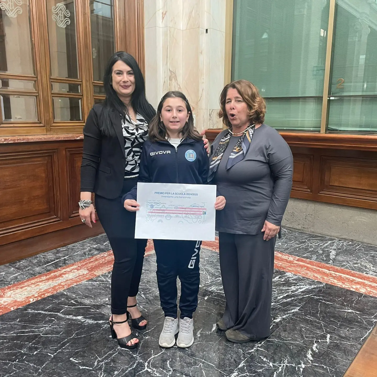 Reggio, cerimonia di premiazione della classe V A dell'IC Radice Alighieri presso la Banca d’Italia