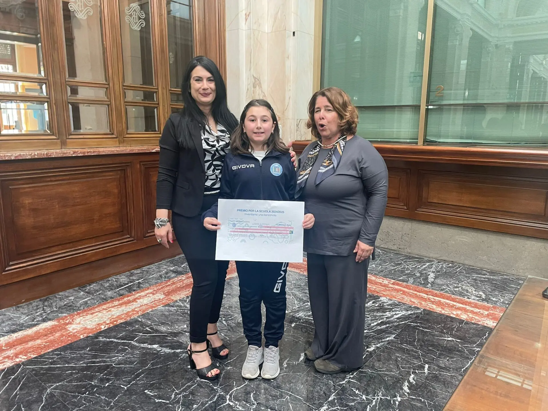Reggio, cerimonia di premiazione della classe V A dell'IC Radice Alighieri presso la Banca d’Italia