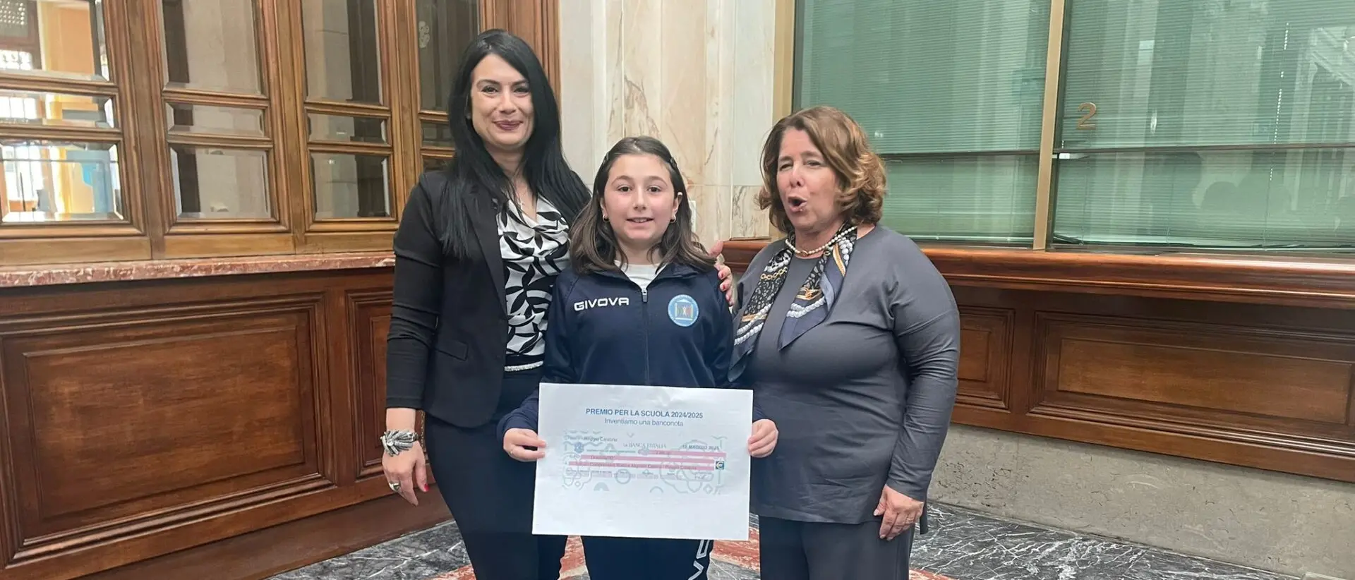 Reggio, cerimonia di premiazione della classe V A dell'IC Radice Alighieri presso la Banca d’Italia