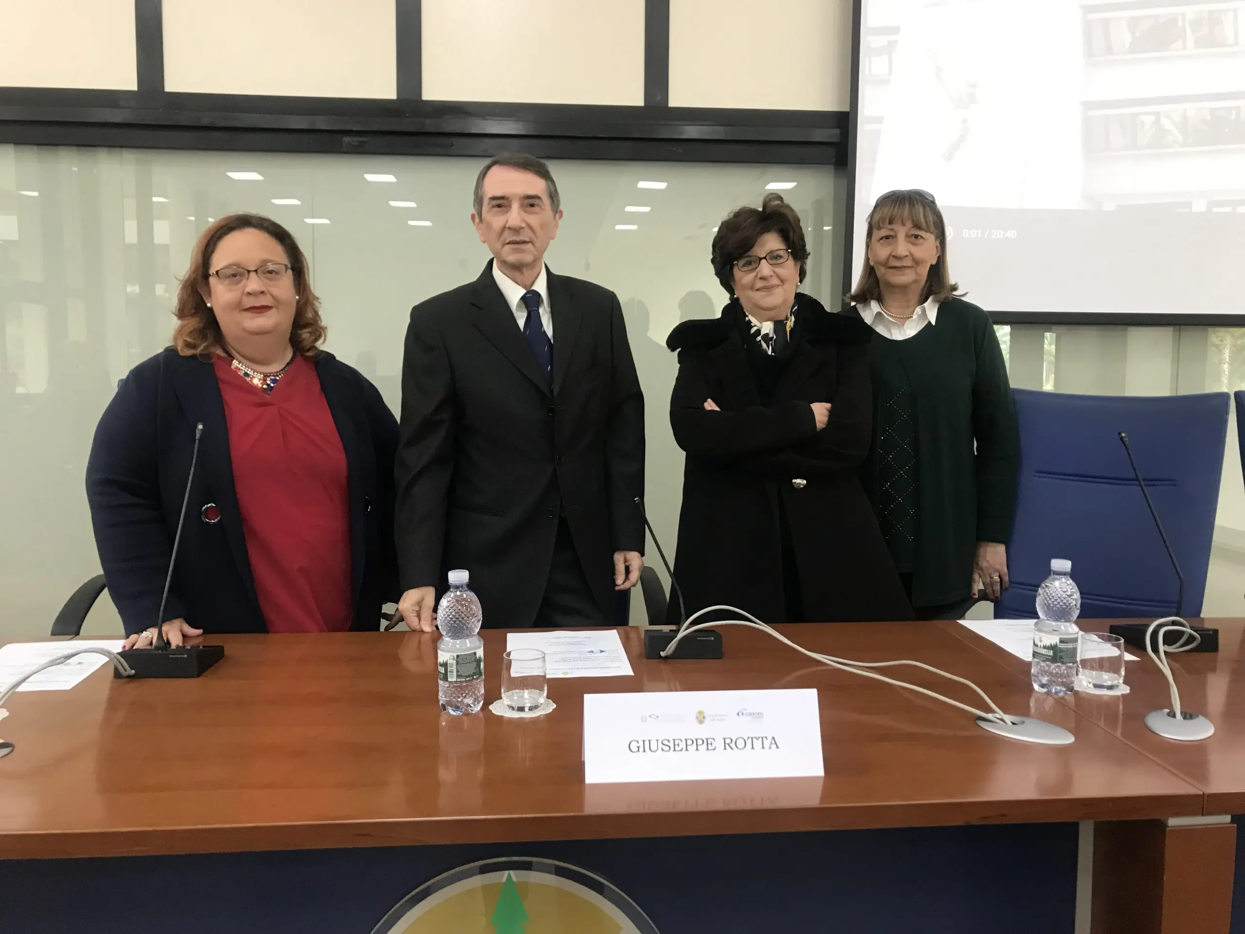 I giovani e i rischi della rete, tra cyberbullismo e fake-news